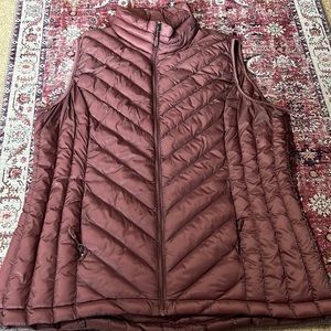 Women’s size large mauve packable puffer vest